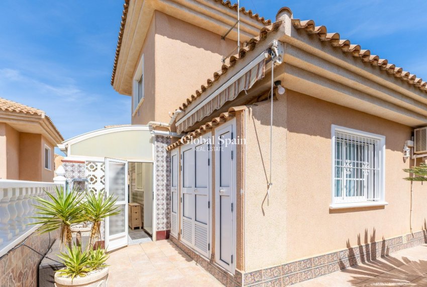 Wederverkoop - HUIS -
TORREVIEJA - LOS BALCONES - LOS ALTOS