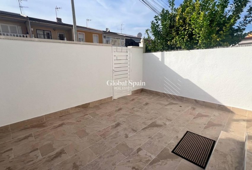 Wederverkoop - HUIS -
TORREVIEJA - LOS BALCONES - LOS ALTOS