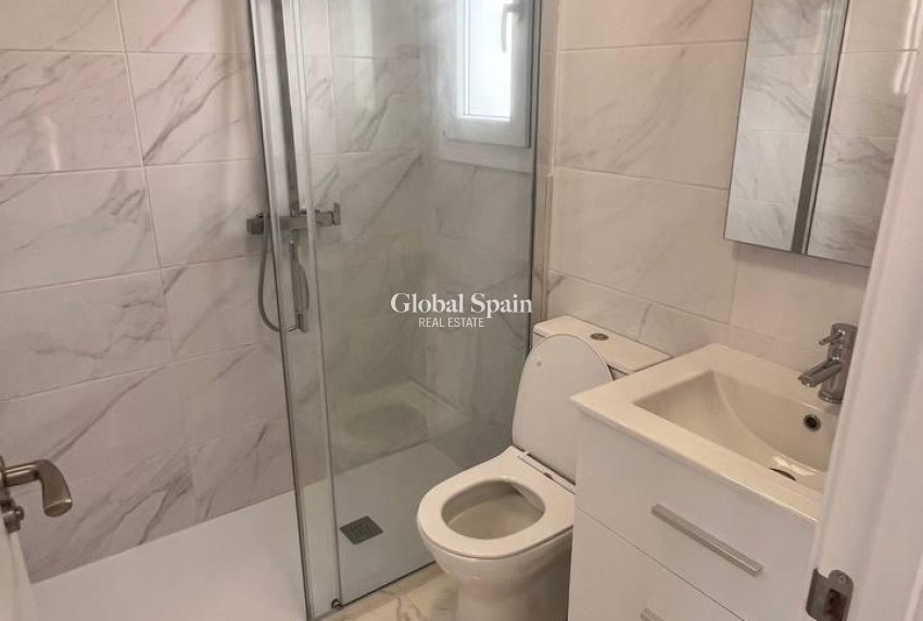 Wederverkoop - HUIS -
TORREVIEJA - LOS BALCONES - LOS ALTOS