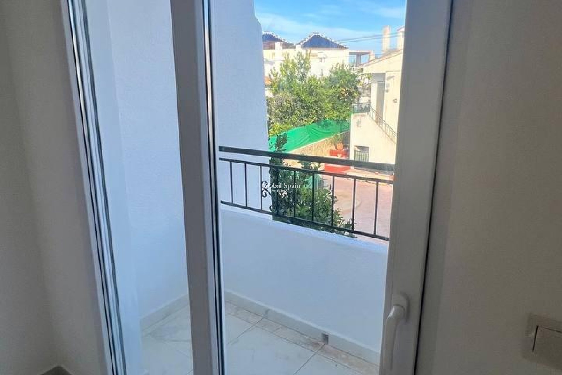 Wederverkoop - HUIS -
TORREVIEJA - LOS BALCONES - LOS ALTOS