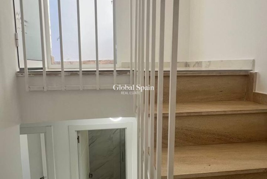 Wederverkoop - HUIS -
TORREVIEJA - LOS BALCONES - LOS ALTOS