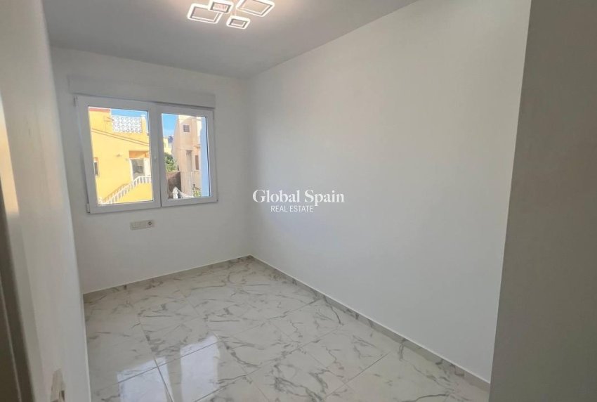 Wederverkoop - HUIS -
TORREVIEJA - LOS BALCONES - LOS ALTOS