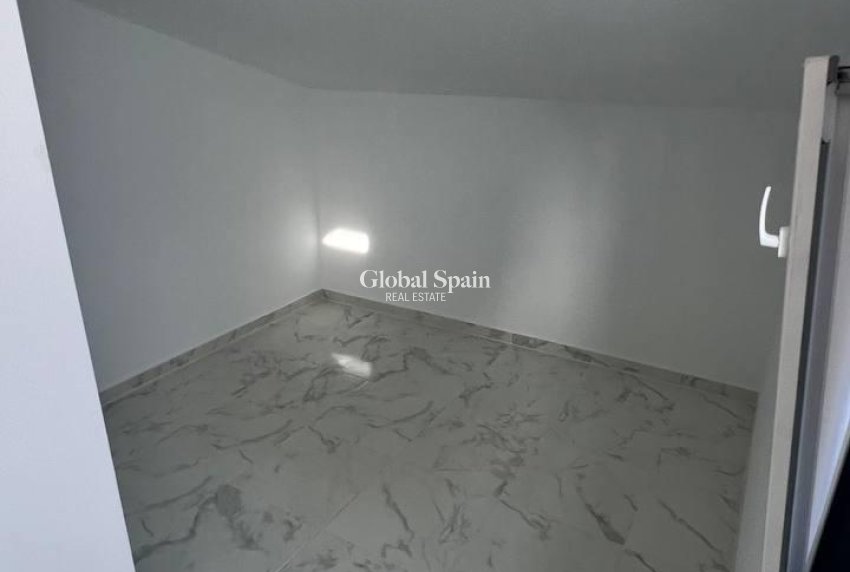 Wederverkoop - HUIS -
TORREVIEJA - LOS BALCONES - LOS ALTOS