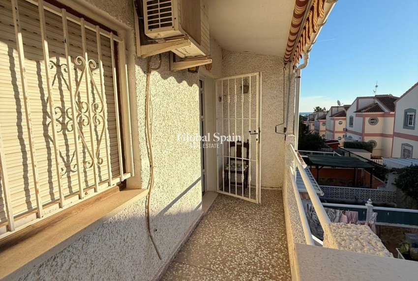 Wederverkoop - HUIS -
TORREVIEJA - LOS BALCONES - LOS ALTOS
