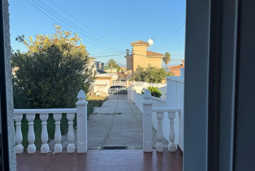 Wederverkoop - HUIS -
TORREVIEJA - LOS BALCONES - LOS ALTOS