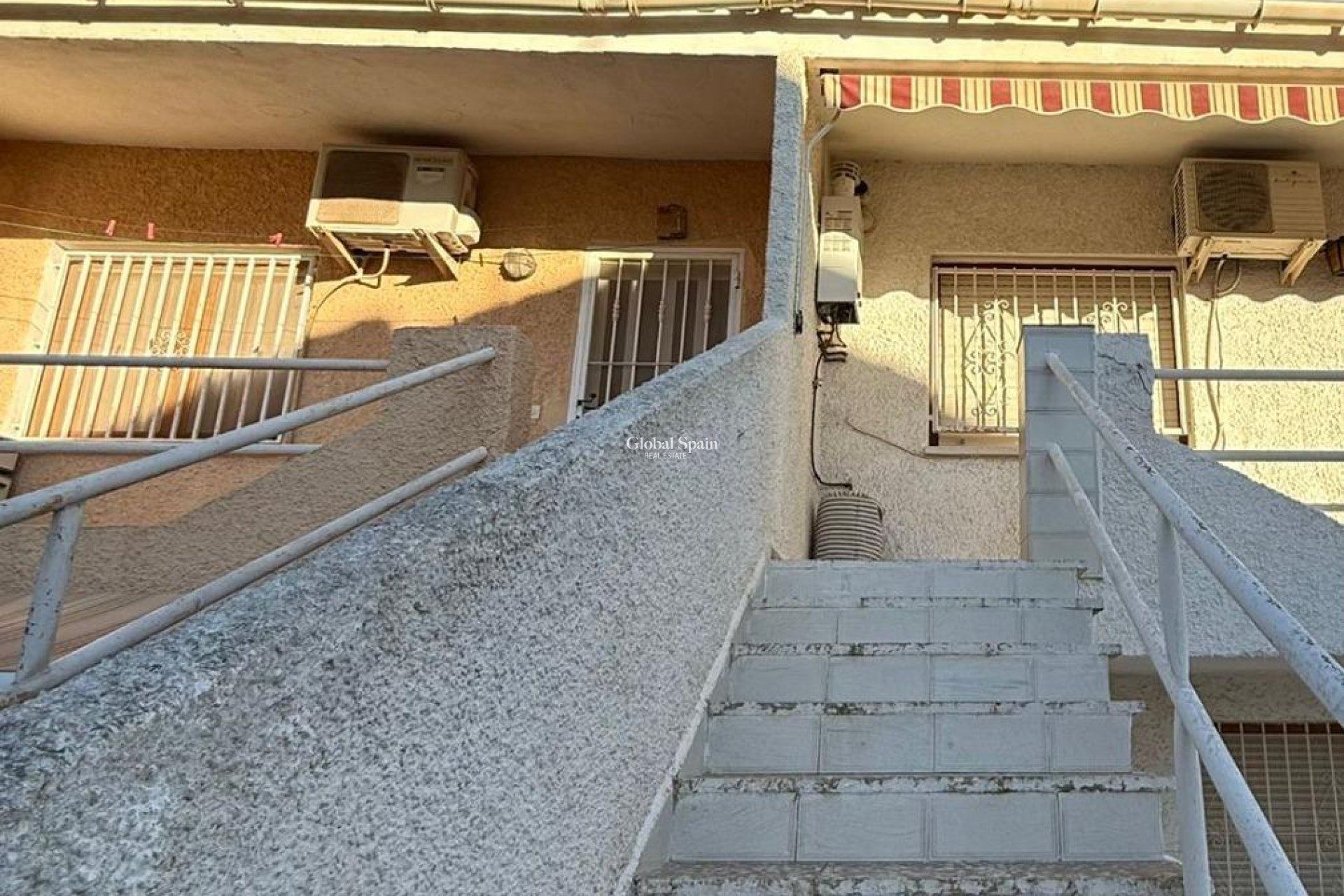 Wederverkoop - HUIS -
TORREVIEJA - LOS BALCONES - LOS ALTOS