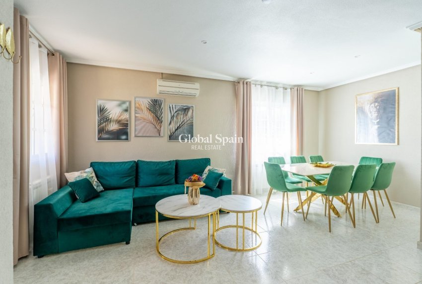 Wederverkoop - HUIS -
TORREVIEJA - LOS BALCONES - LOS ALTOS