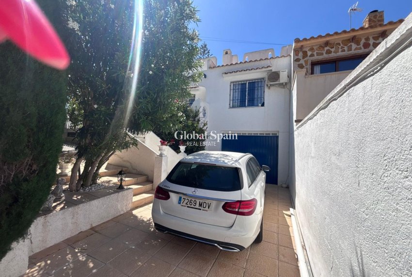 Wederverkoop - HUIS -
TORREVIEJA - LOS BALCONES - LOS ALTOS