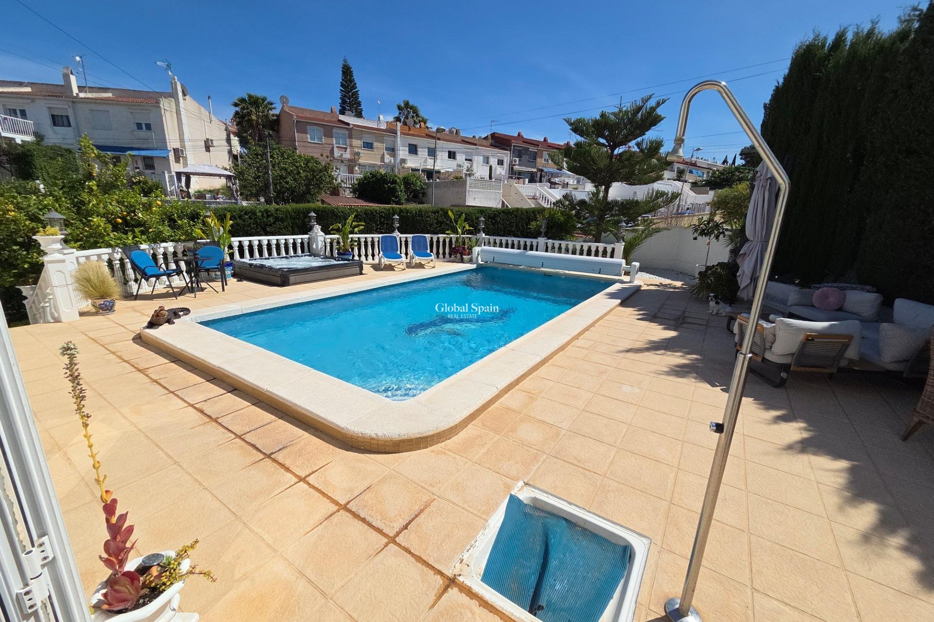 Wederverkoop - HUIS -
TORREVIEJA - LOS BALCONES - LOS ALTOS