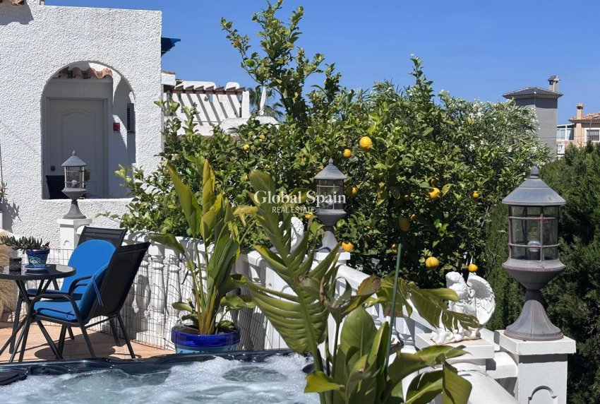 Wederverkoop - HUIS -
TORREVIEJA - LOS BALCONES - LOS ALTOS