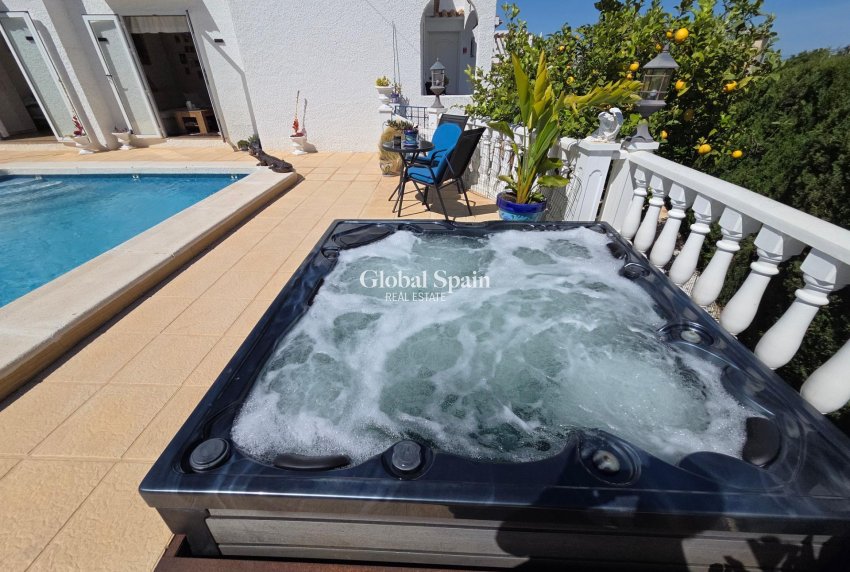 Wederverkoop - HUIS -
TORREVIEJA - LOS BALCONES - LOS ALTOS