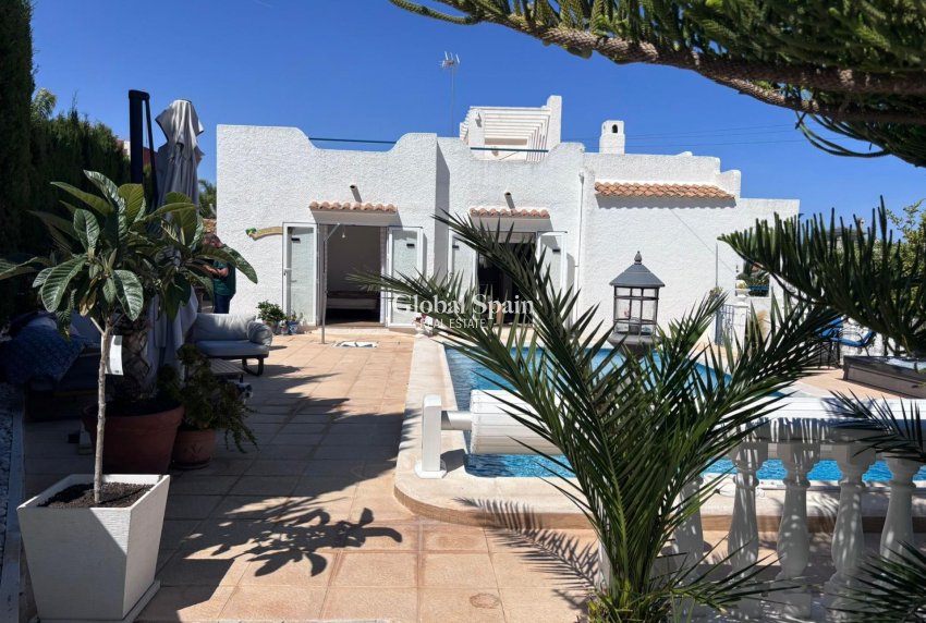 Wederverkoop - HUIS -
TORREVIEJA - LOS BALCONES - LOS ALTOS