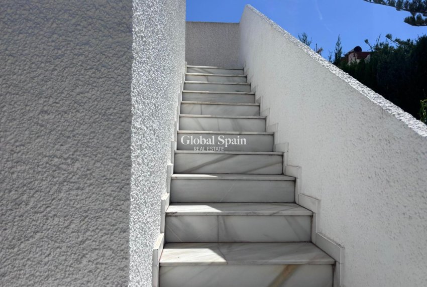 Wederverkoop - HUIS -
TORREVIEJA - LOS BALCONES - LOS ALTOS