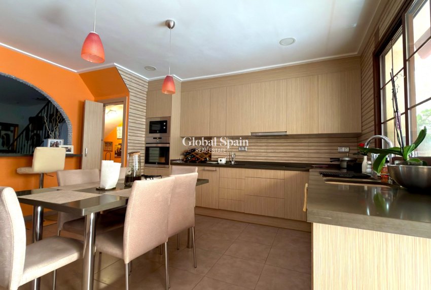 Wederverkoop - HUIS -
TORREVIEJA - LOS BALCONES - LOS ALTOS