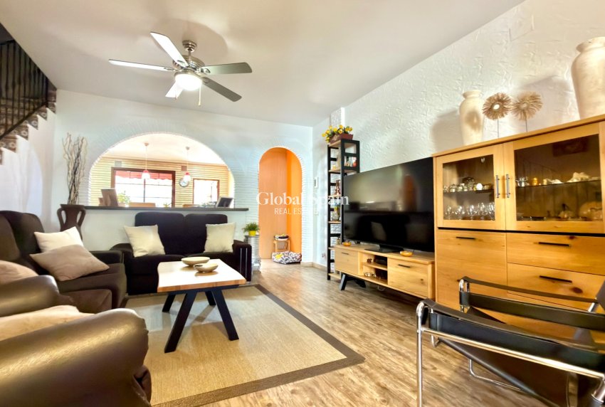 Wederverkoop - HUIS -
TORREVIEJA - LOS BALCONES - LOS ALTOS