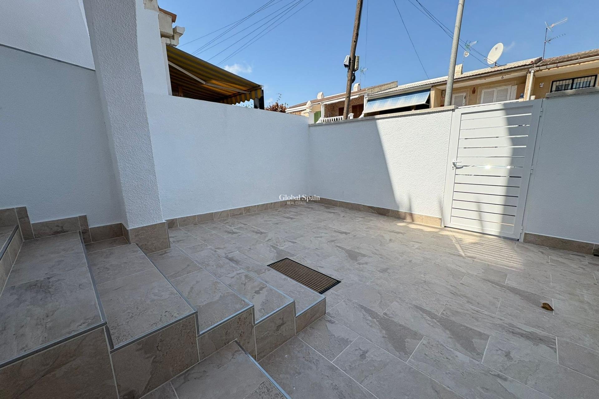 Wederverkoop - HUIS -
TORREVIEJA - LOS BALCONES - LOS ALTOS