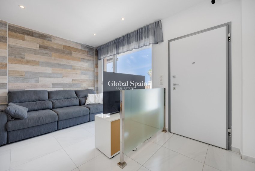 Wederverkoop - HUIS -
TORREVIEJA - LOS BALCONES - LOS ALTOS