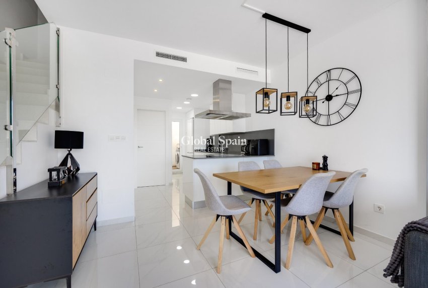 Wederverkoop - HUIS -
TORREVIEJA - LOS BALCONES - LOS ALTOS