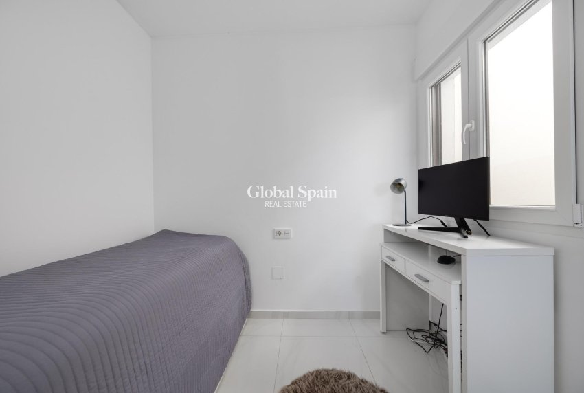 Wederverkoop - HUIS -
TORREVIEJA - LOS BALCONES - LOS ALTOS