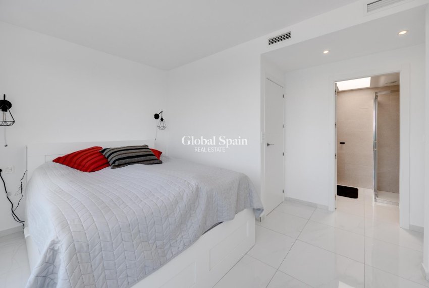Wederverkoop - HUIS -
TORREVIEJA - LOS BALCONES - LOS ALTOS
