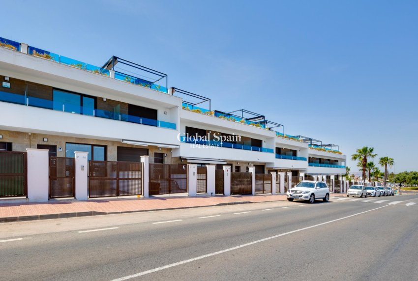 Wederverkoop - HUIS -
TORREVIEJA - LOS BALCONES - LOS ALTOS