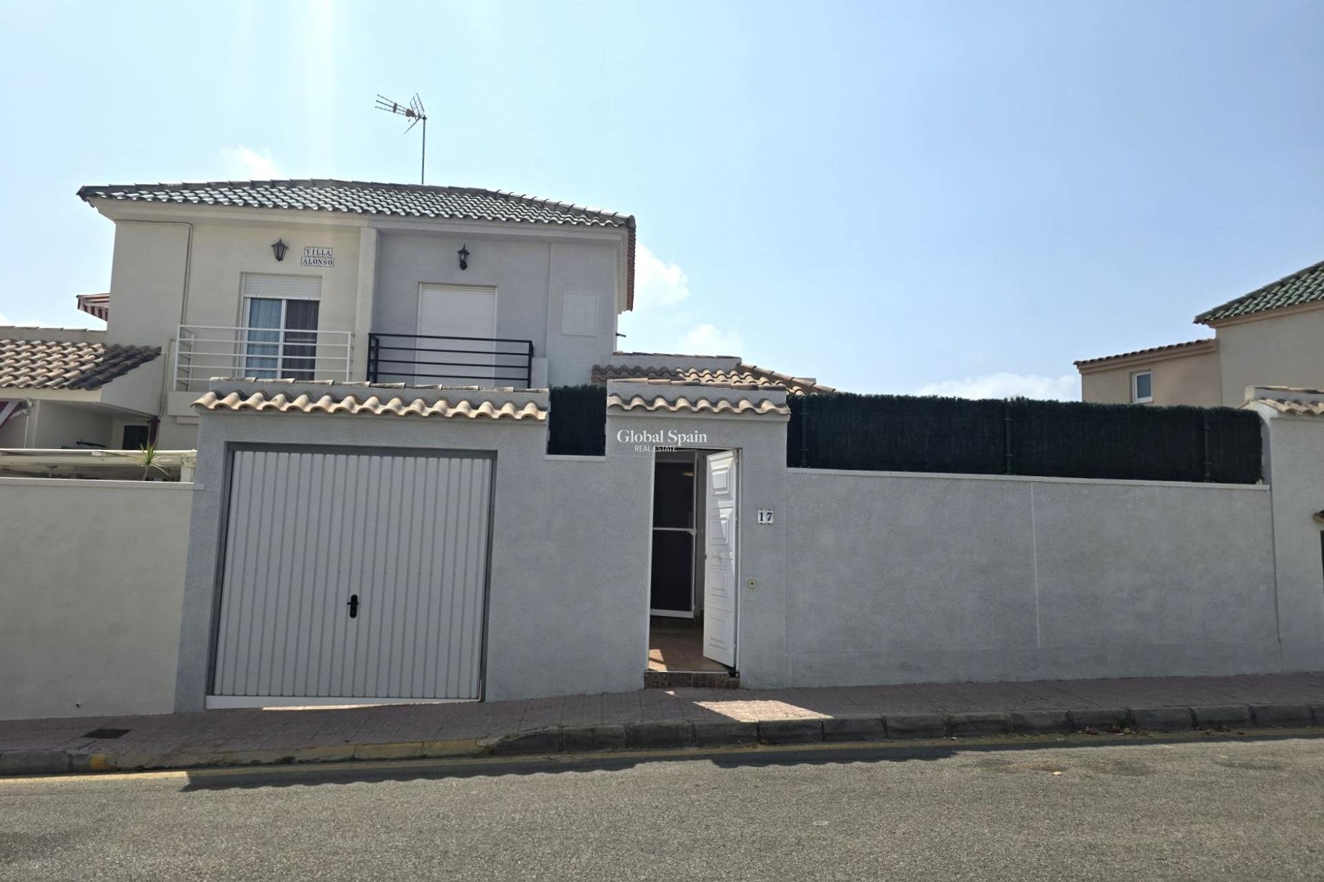 Wederverkoop - HUIS -
TORREVIEJA - LOS BALCONES - LOS ALTOS