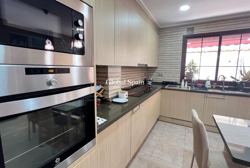 Wederverkoop - HUIS -
TORREVIEJA - LOS BALCONES - LOS ALTOS