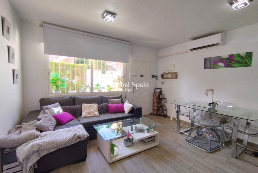 Wederverkoop - HUIS -
TORREVIEJA - LOS BALCONES - LOS ALTOS