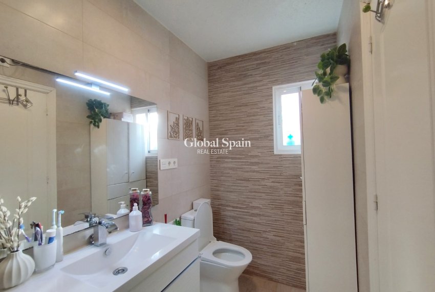 Wederverkoop - HUIS -
TORREVIEJA - LOS BALCONES - LOS ALTOS