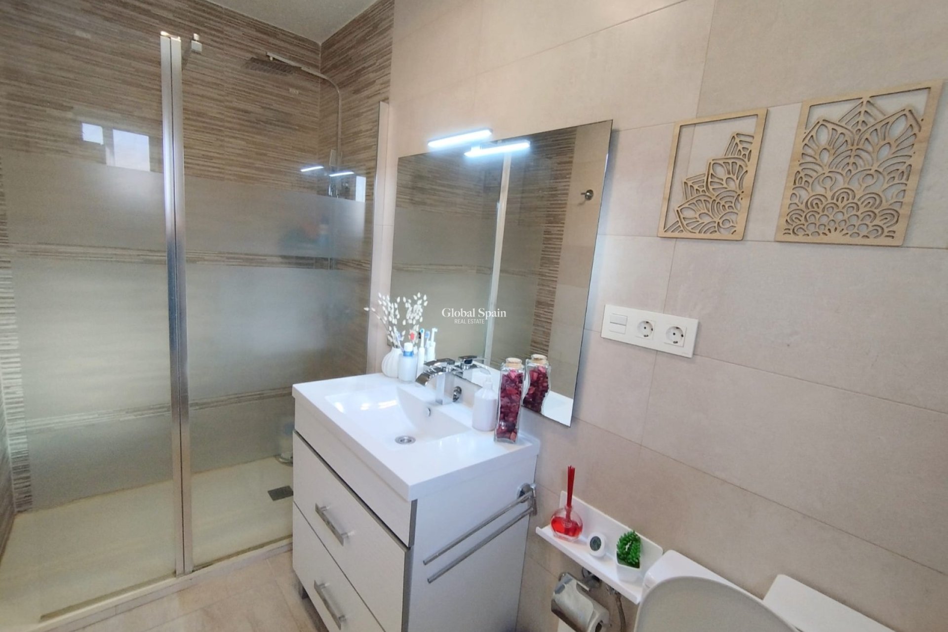 Wederverkoop - HUIS -
TORREVIEJA - LOS BALCONES - LOS ALTOS