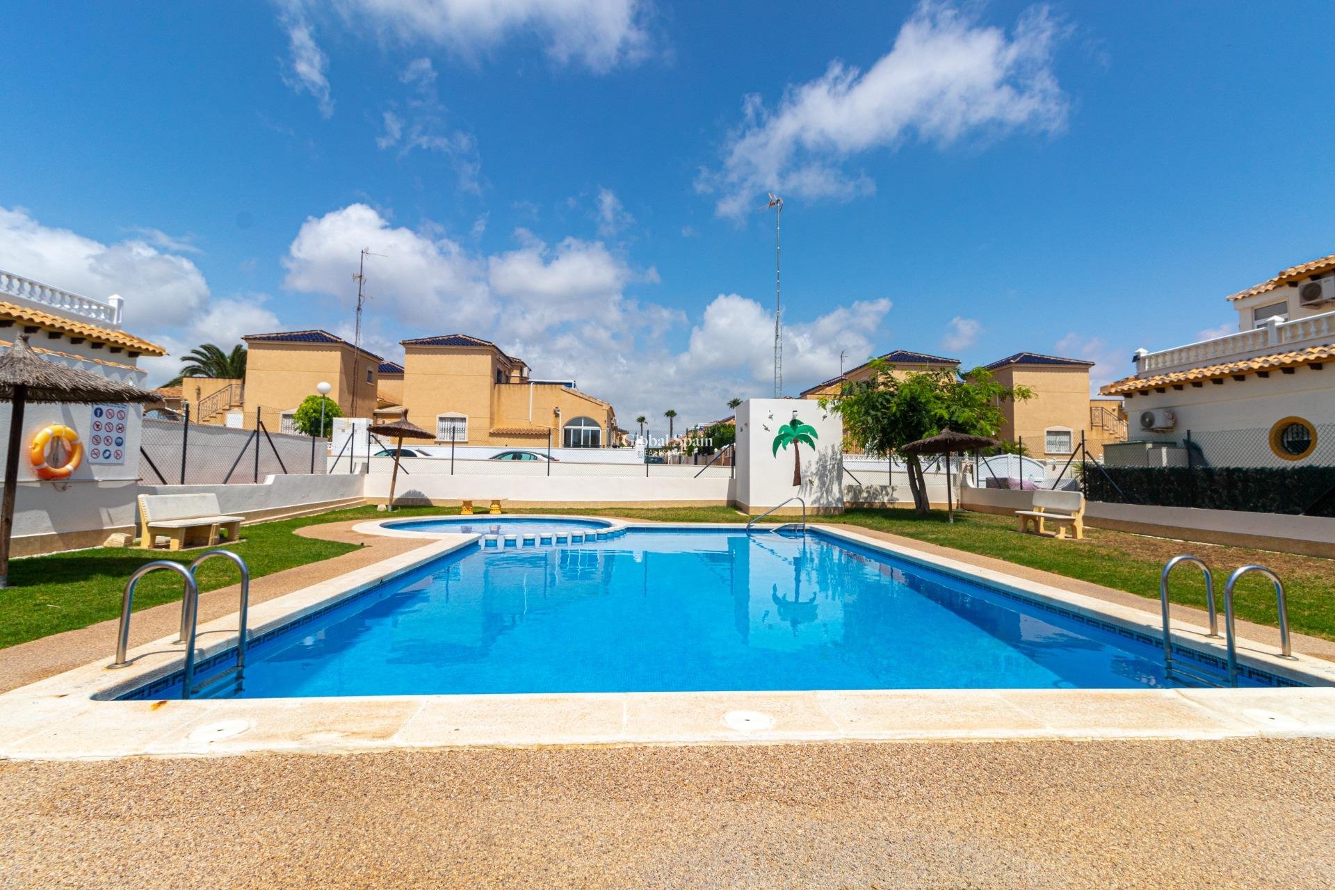 Wederverkoop - Huis -
TORREVIEJA - LOS BALCONES - LOS ALTOS