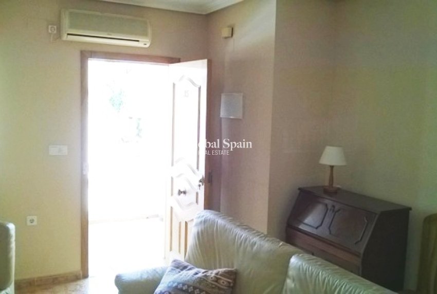 Wederverkoop - HUIS -
TORREVIEJA - LOS BALCONES - LOS ALTOS