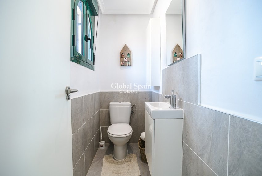 Wederverkoop - Huis -
TORREVIEJA - LOS BALCONES - LOS ALTOS