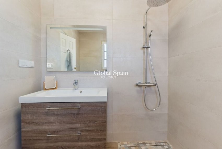 Wederverkoop - HUIS -
TORREVIEJA - Los Frutales/ La Rosaleda