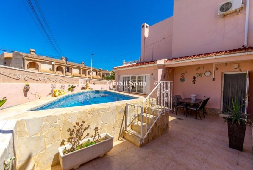 Wederverkoop - HUIS -
TORREVIEJA - Los Frutales/ La Rosaleda