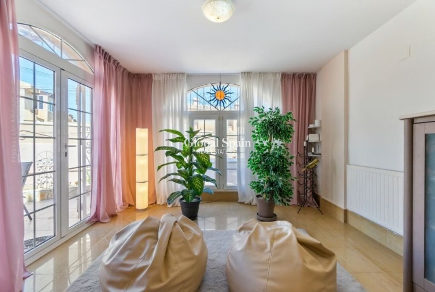 Wederverkoop - HUIS -
TORREVIEJA - Los Frutales/ La Rosaleda