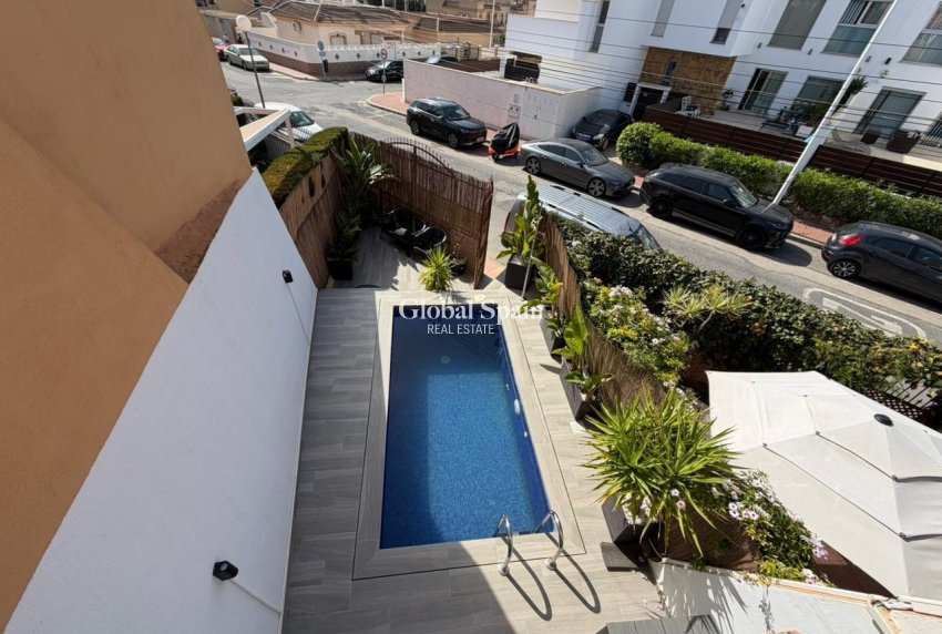 Wederverkoop - HUIS -
TORREVIEJA - Los Frutales