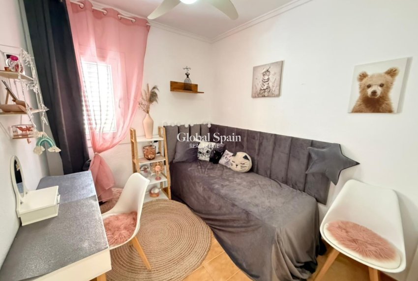 Wederverkoop - HUIS -
TORREVIEJA - Los Frutales