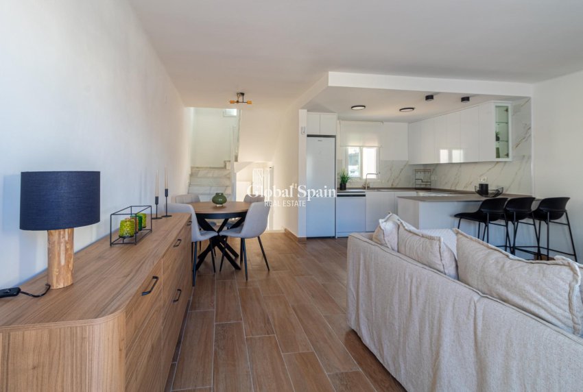 Wederverkoop - HUIS -
TORREVIEJA - Los Frutales