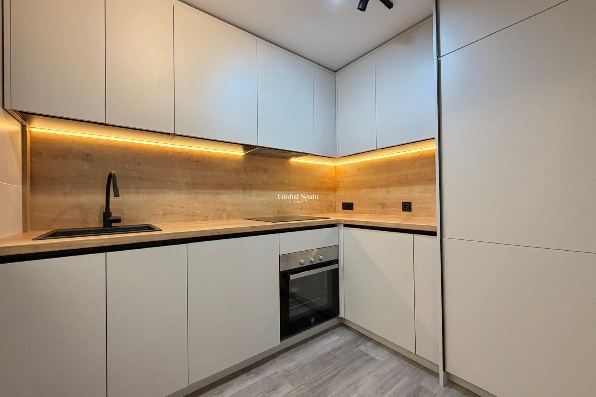 Wederverkoop - HUIS -
TORREVIEJA - Miramar - Torre Del Moro