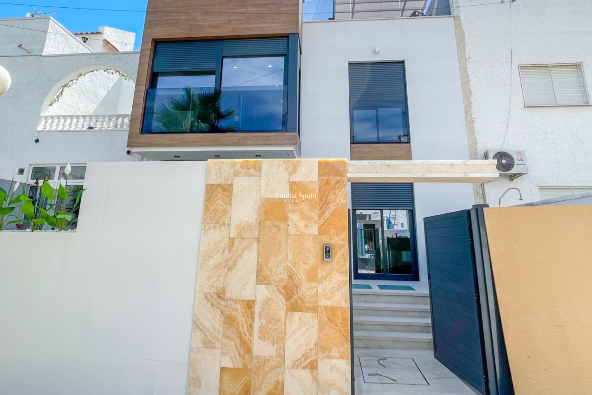 Wederverkoop - HUIS -
TORREVIEJA - Nueva Torrevieja - Aguas Nuevas