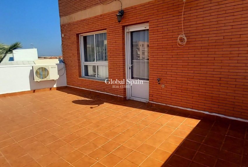 Wederverkoop - HUIS -
TORREVIEJA - Nueva Torrevieja
