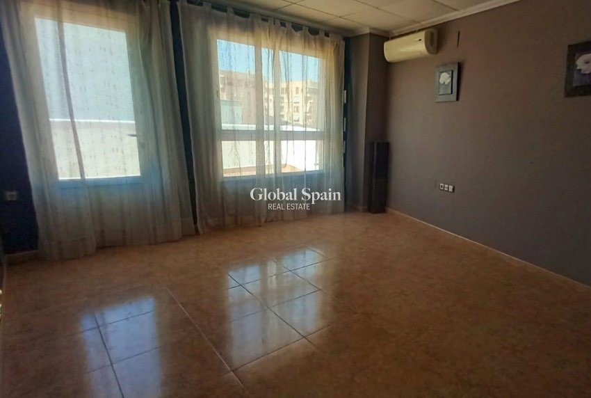 Wederverkoop - HUIS -
TORREVIEJA - Nueva Torrevieja