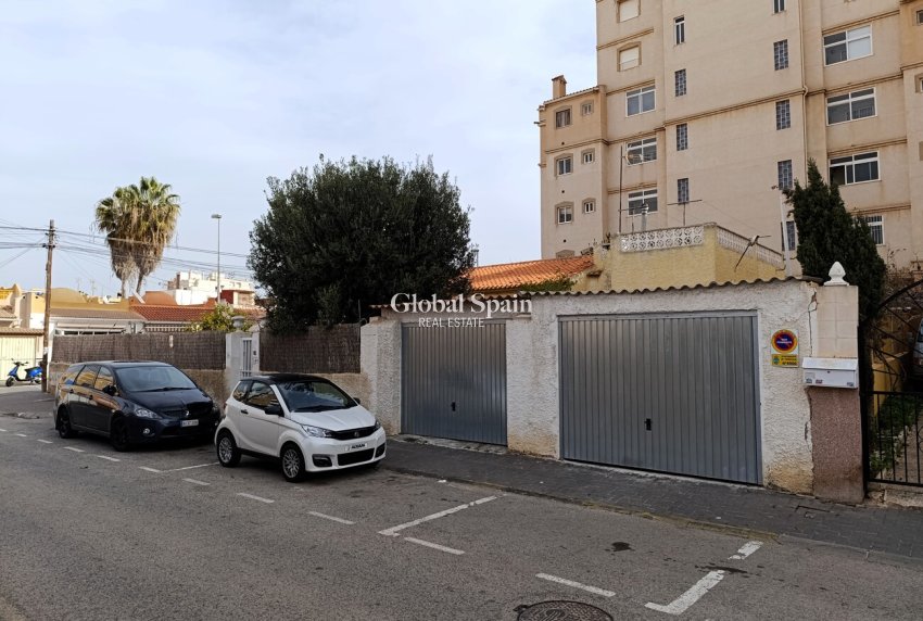Wederverkoop - HUIS -
TORREVIEJA - Nueva Torrevieja
