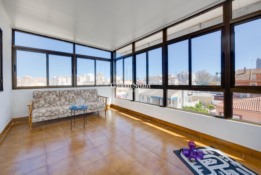 Wederverkoop - HUIS -
TORREVIEJA - Nueva Torrevieja