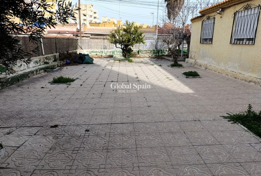 Wederverkoop - HUIS -
TORREVIEJA - Nueva Torrevieja