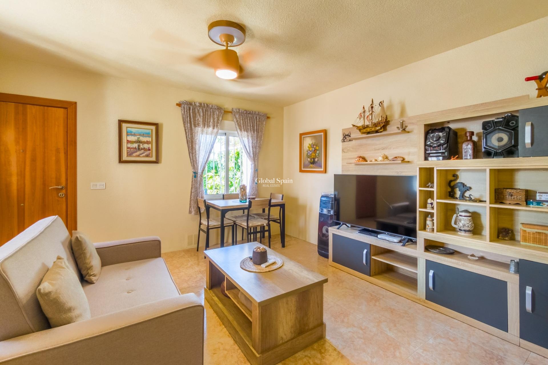 Wederverkoop - HUIS -
TORREVIEJA - Nueva Torrevieja