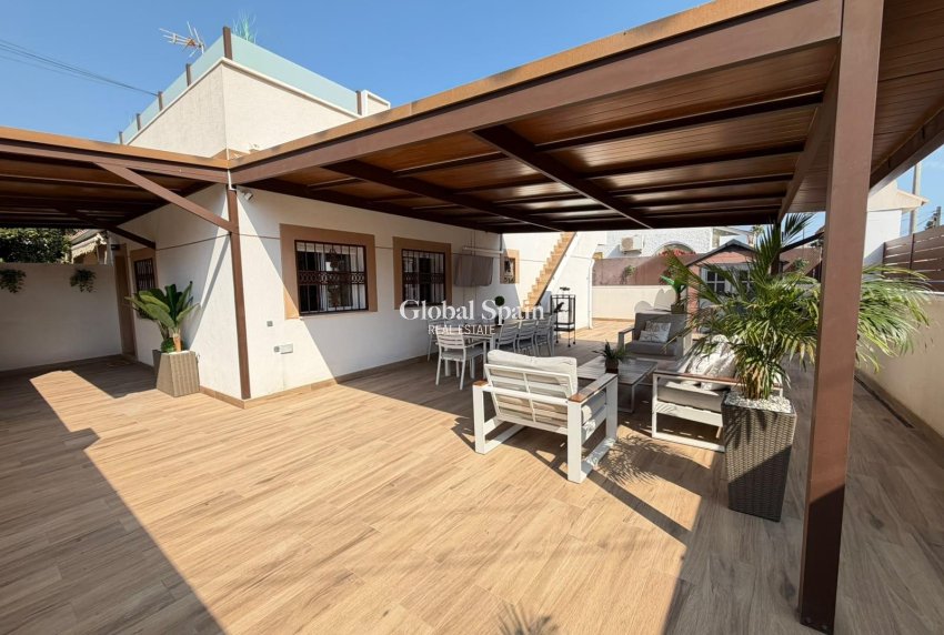 Wederverkoop - HUIS -
TORREVIEJA - Nueva Torrevieja