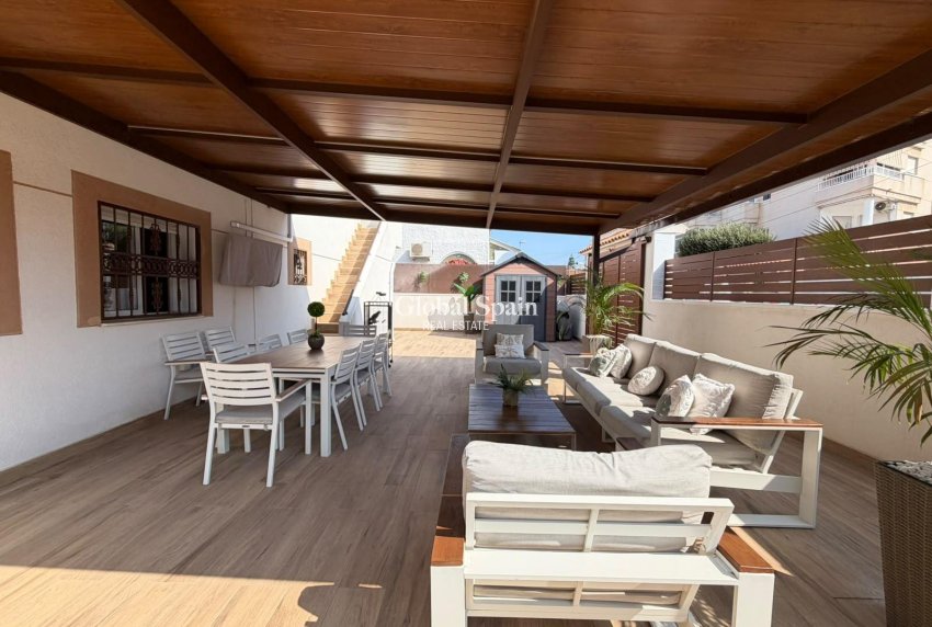 Wederverkoop - HUIS -
TORREVIEJA - Nueva Torrevieja