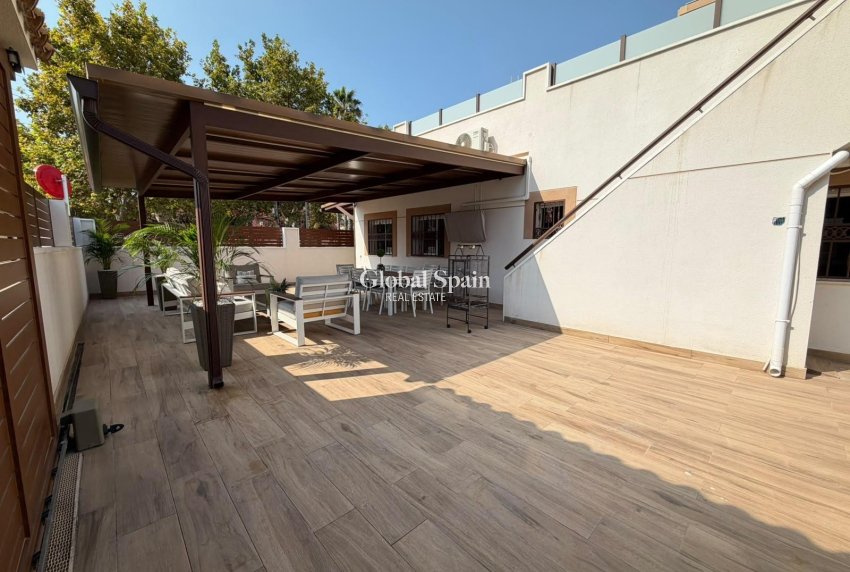 Wederverkoop - HUIS -
TORREVIEJA - Nueva Torrevieja